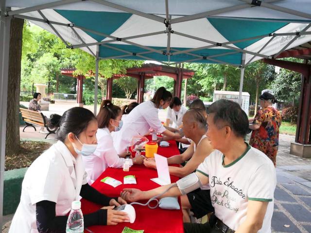 中世天合義診進(jìn)社區(qū)，服務(wù)人民送健康 營養(yǎng)健康咨詢服務(wù)活動(dòng)圓滿舉行